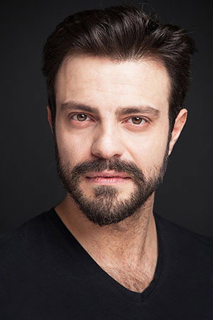 Mehmet Mehmedof as Sinan Demiroğlu in Siyah İnci