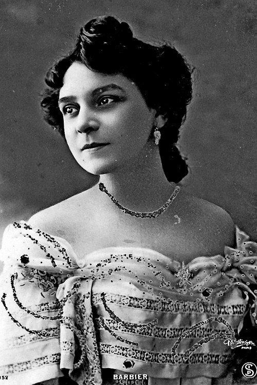 Charlotte Barbier-Krauss as Georges' mother in Orage