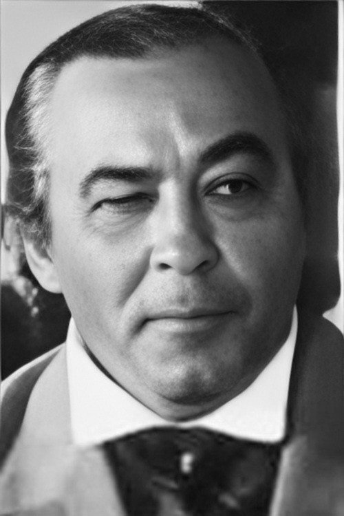 Alejandro Lugo as Poyndekster in The Headless Rider