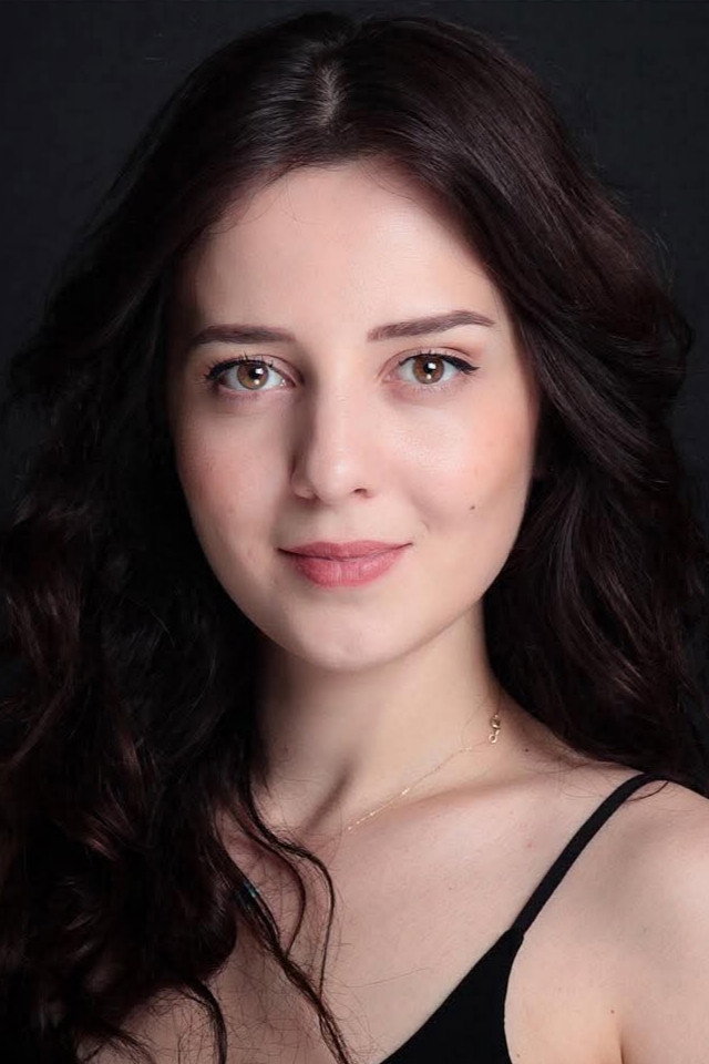 Tuğba Tutuğ as Gonca Yalçınoğlu in Maria ile Mustafa