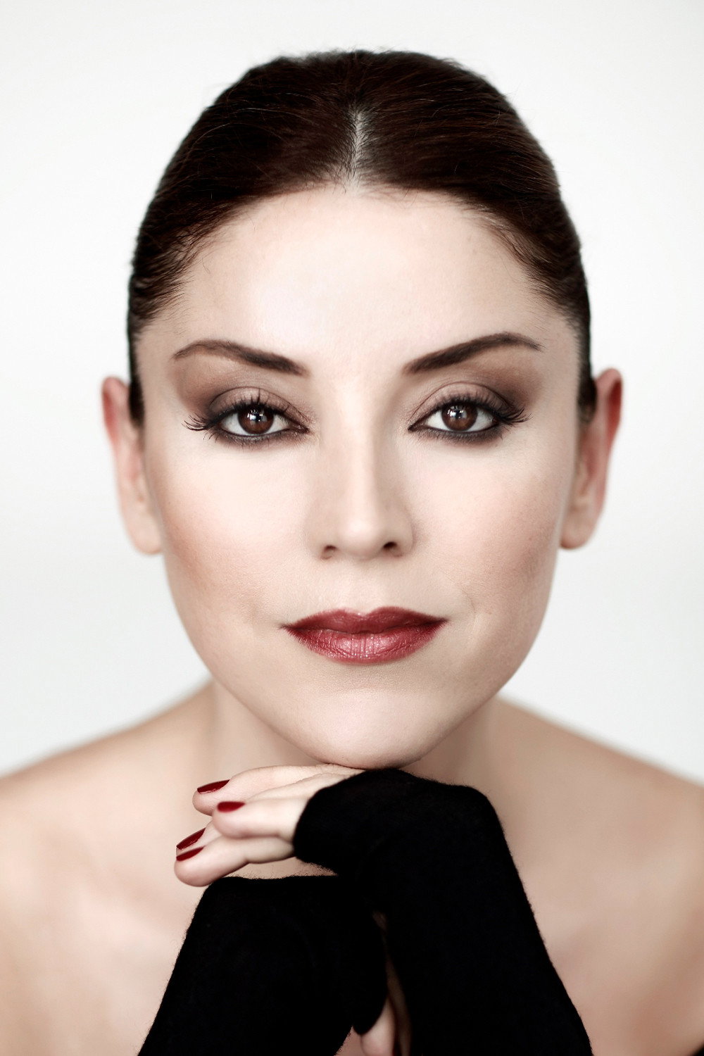 Aşkın Nur Yengi as Melek in Ömerçip