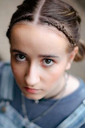 Oliwia Drabik as Ala in Divorce