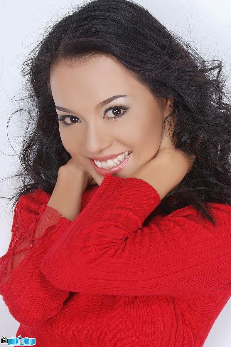 Ly Thanh Thao as Hạnh in The Scent of Illuvium