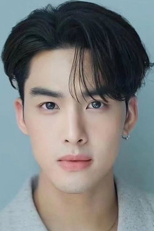 กิตติภณ ทิพยทยารัตน์ as Khunkhao in The Cursed Love
