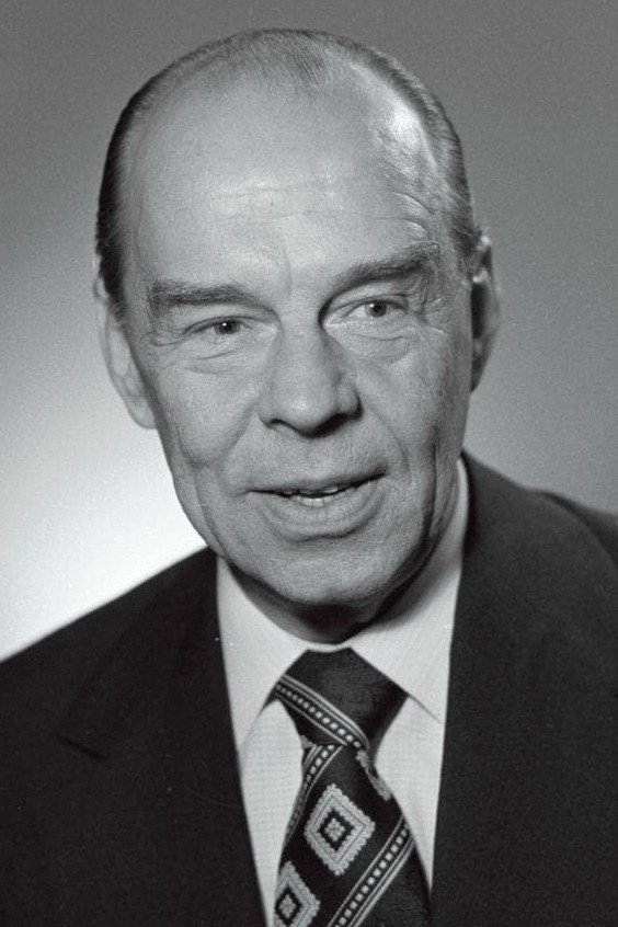 Endel Pärn as Wedding Guest in Young Pensioner