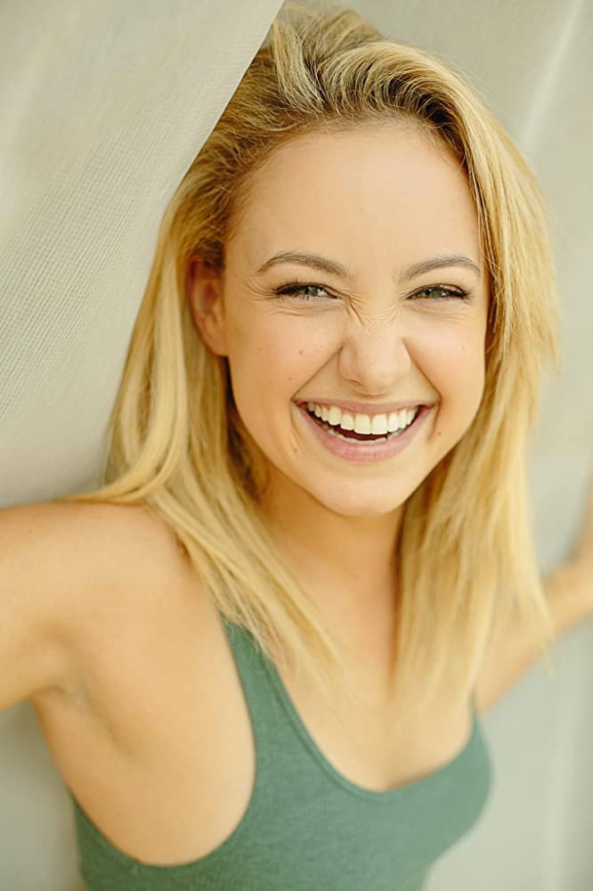 Brittney Wilson as Yellow Merfairy (voice) in Barbie: Fairytopia - Mermaidia