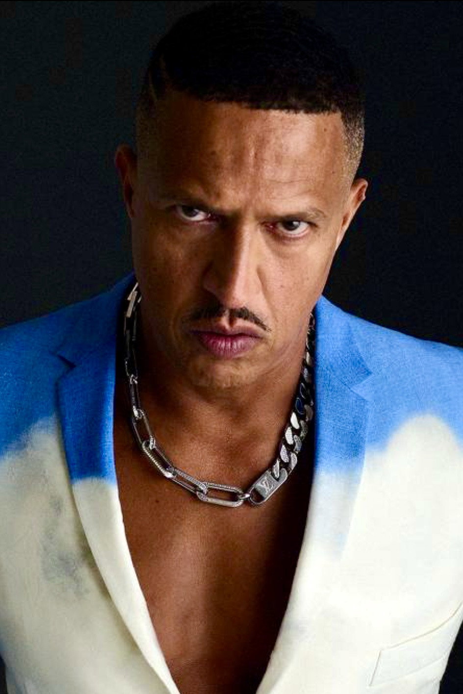 Mano Brown as Self in Alan