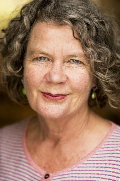 Mandy McMullin as Gwyneth in Mon désir