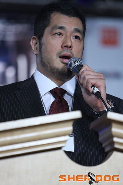 髙田延彦 as Makoto Iriomote in Watashi no Yasashikunai Senpai