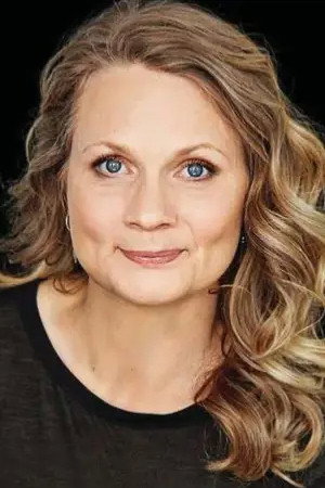 Moa Herngren as Self - Host in Herngrens Husbil