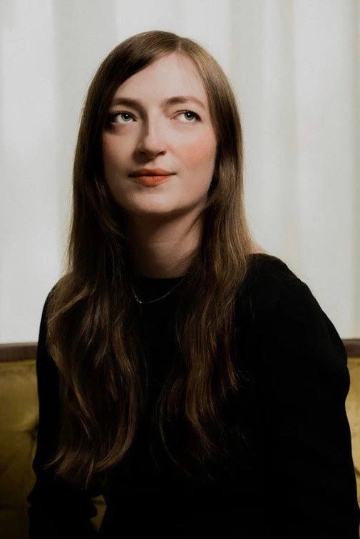 Anna Seregina as Zoe in Zoe