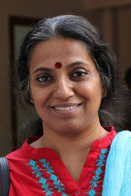 Jolly Chirayath as Beena in Kozhipporu