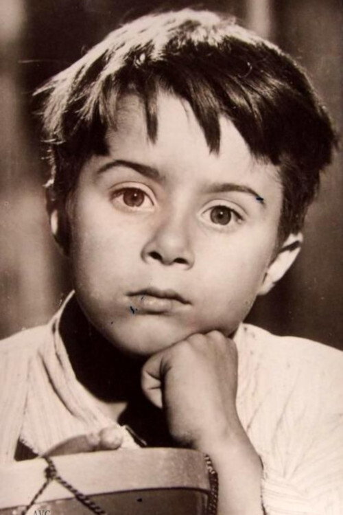 Miguel Gil as Polonio in El hombre de la isla