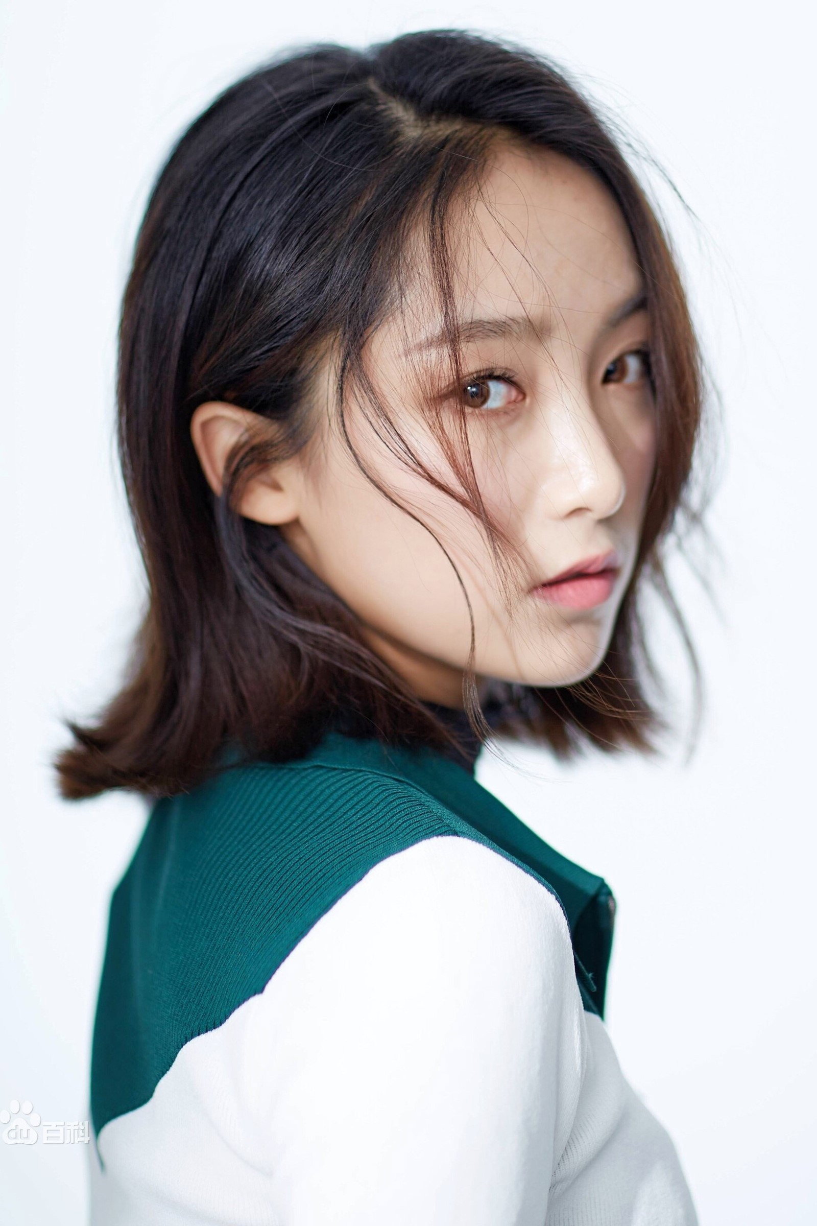 韩玖诺 as Cai Feng / Qiu Qi in Love Story of Court Enemies