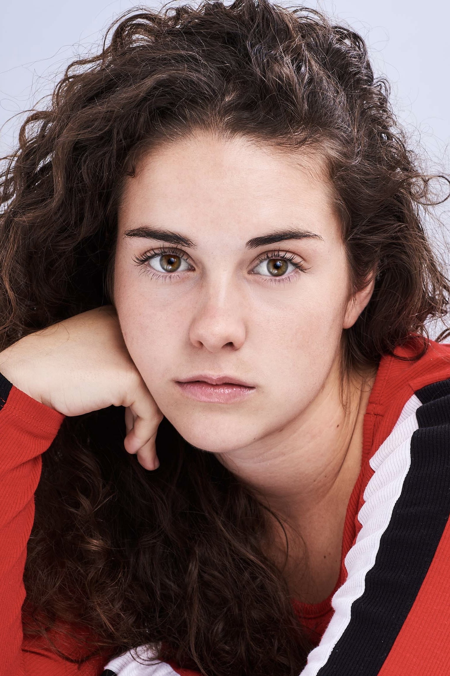 Aina Picarolo as Iris in The House Among the Cactuses