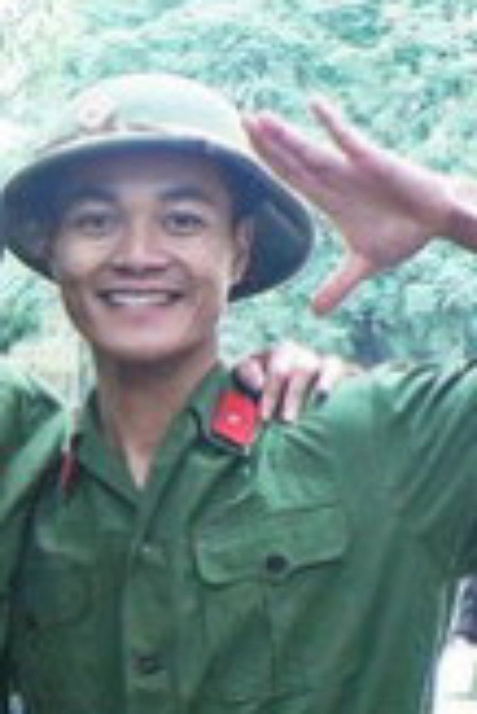 Lê Văn Thơm as Thành in The Scent of Burning Grass