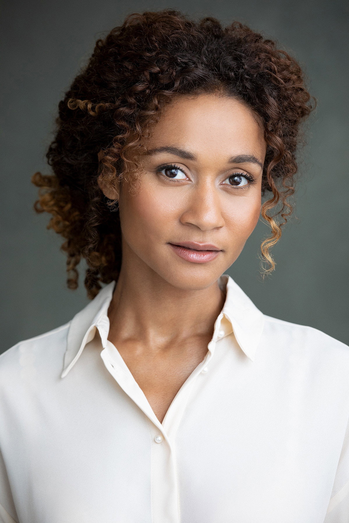Lindura as Emilia Rhodes in Believe in Christmas