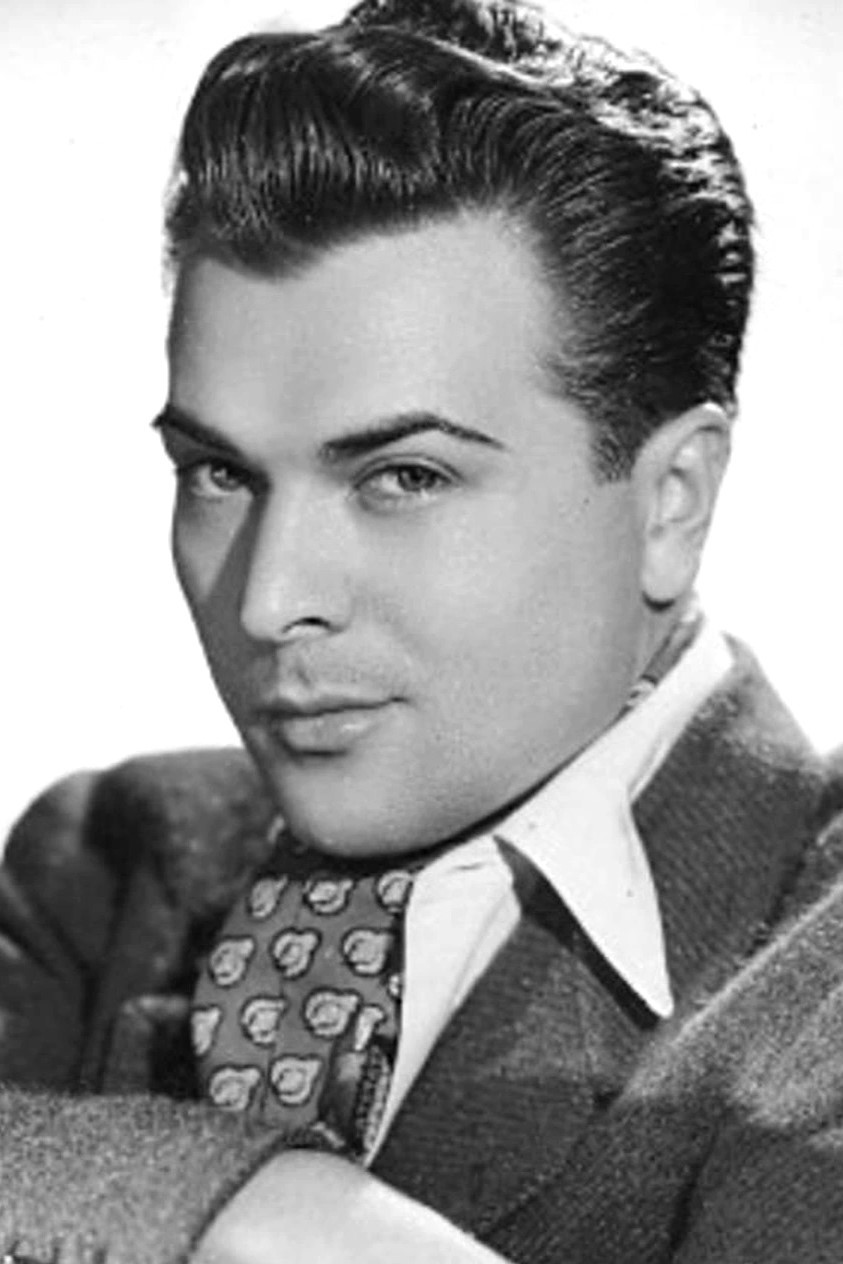 Roger Dann as Johnny O'Connor in Whisky y vodka