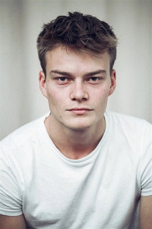 Arthur Beaudoire as Jérémy in La Manière forte