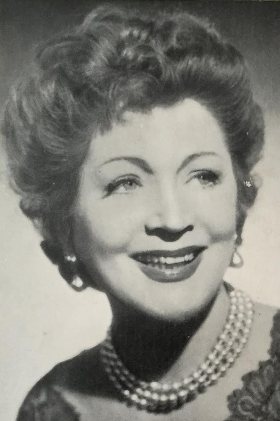 Loni Heuser as Nannen in Ramona