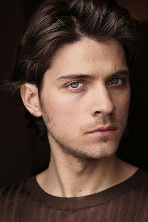 Emanuele Bosi as Dino in Sposami