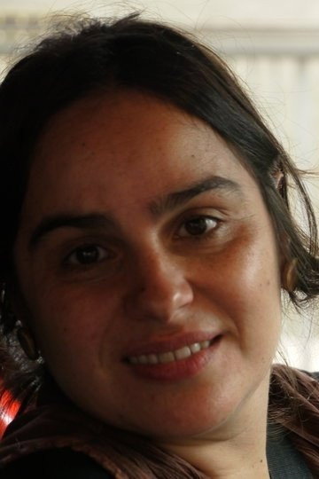 Adriana Mendonça as Narradora in Legacy