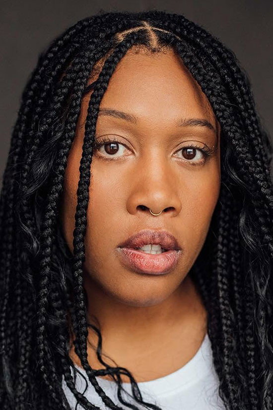 Aisha Evelyna as Sydney in Alex