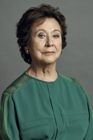 Julieta Serrano as Charo in Historias robadas