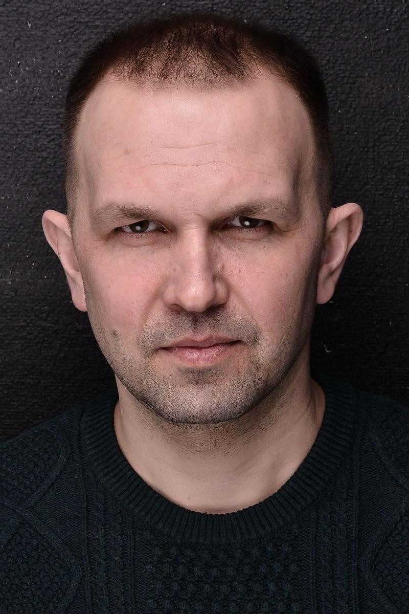 Сергей Интяков as Юрий Суслов in Undercover Taxi