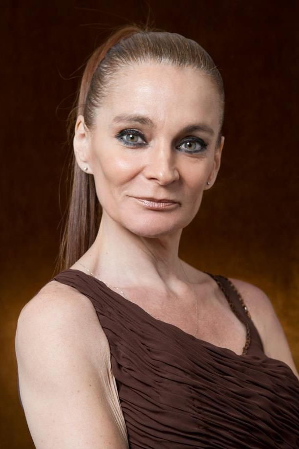 Adriana Mascialino as Fernanda in Superclasico