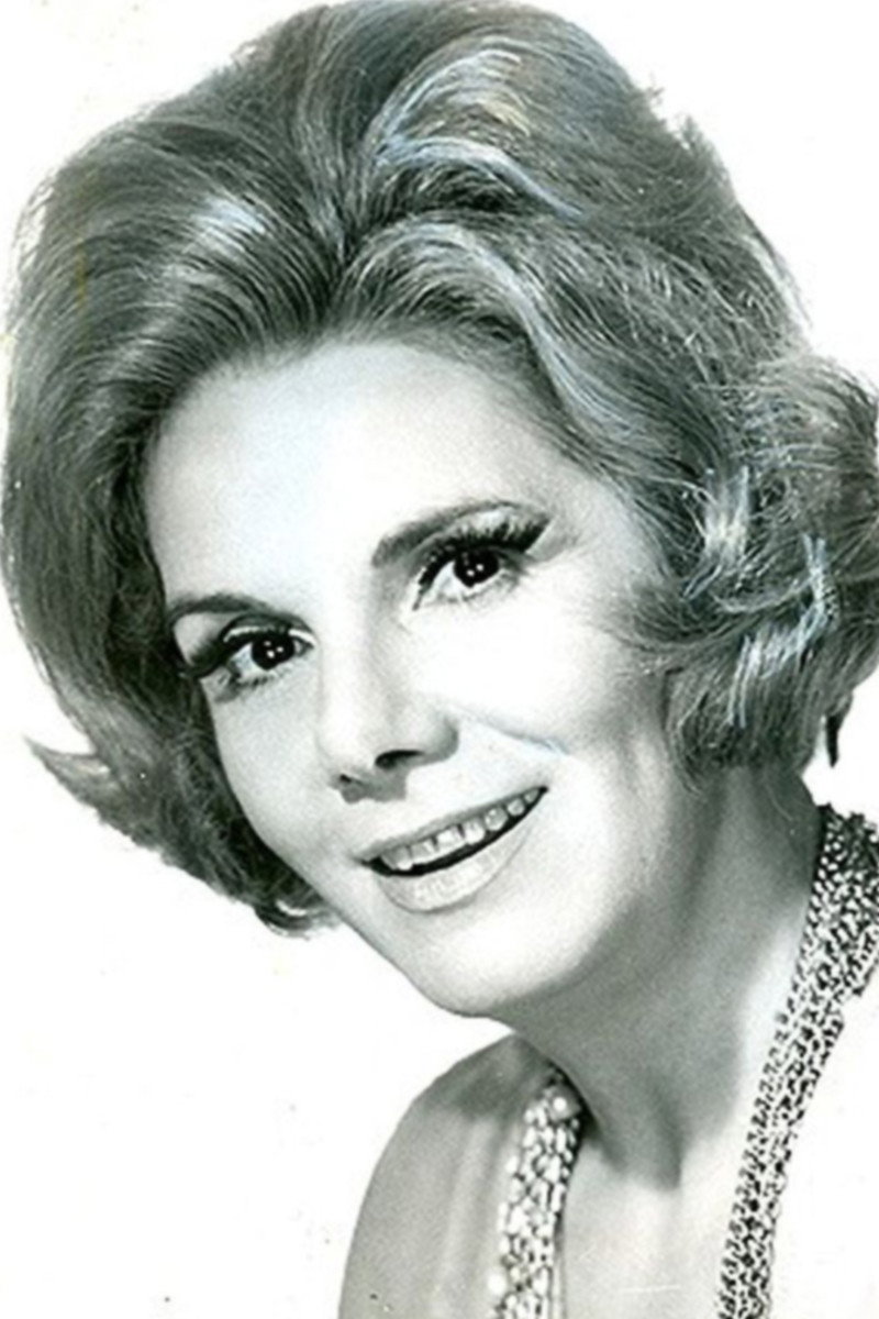 Iris Láinez as Aunt Genoveva in The Tent of Love