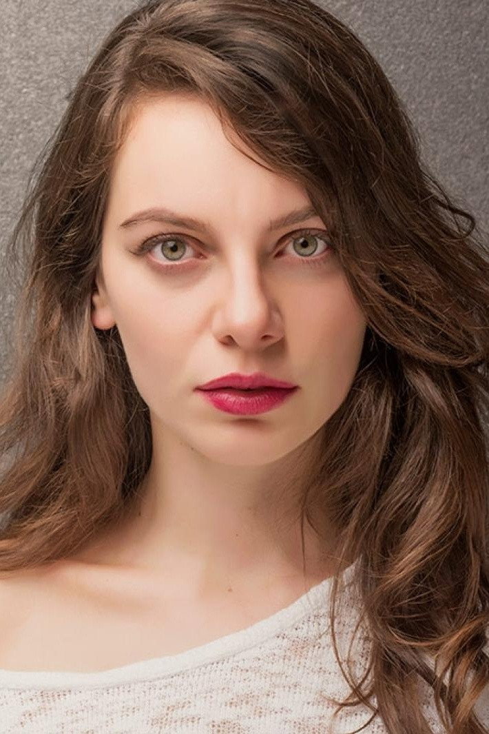 Merve Altınkaya as Pınar in Sultan