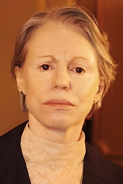 Ariclê Perez as Ametista de Sousa in Happiness