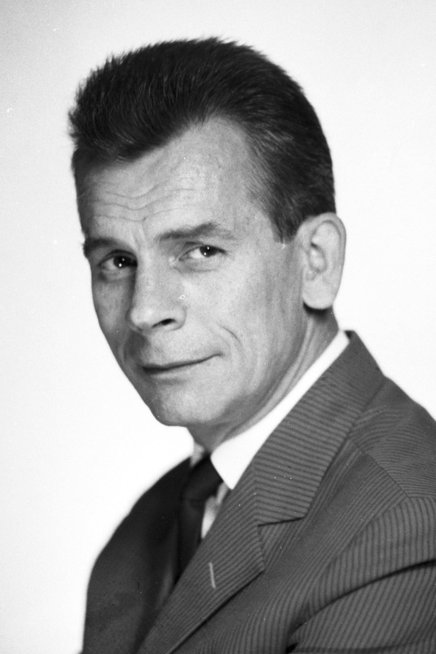 Bogdan Niewinowski as Marciniak, UB lieutenant in Pierwsze dni