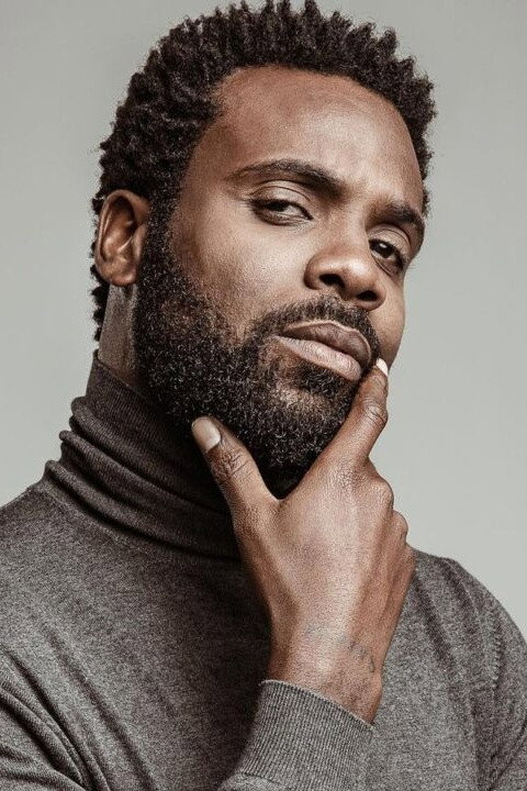Rafael Zulu as Júlio in TPM! Meu amor
