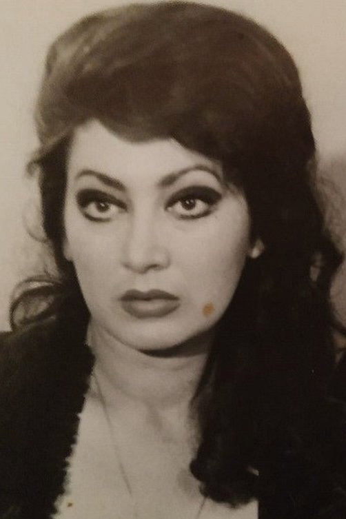 Nataliya Tağıyeva as qadın in Egg