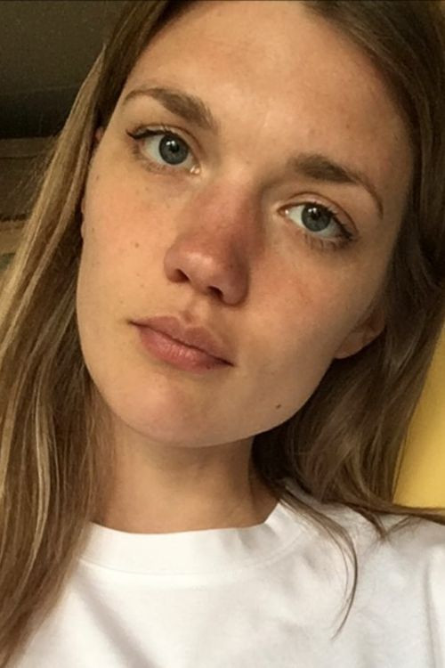Elise van 't Laar as Sue in Supernova