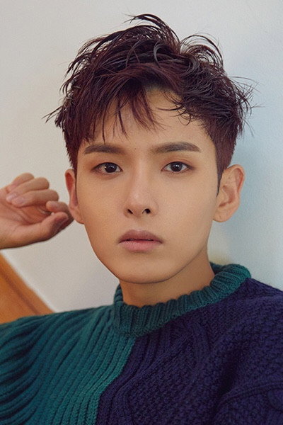 려욱 as Self in Super Junior: The Last Man Standing