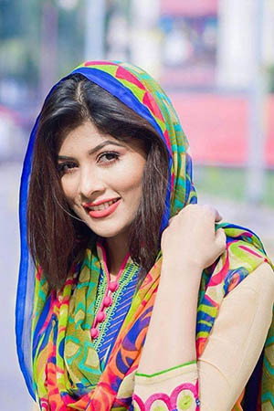 Mumtaheena Toya as Moyna Iftekhar in Bengali Beauty