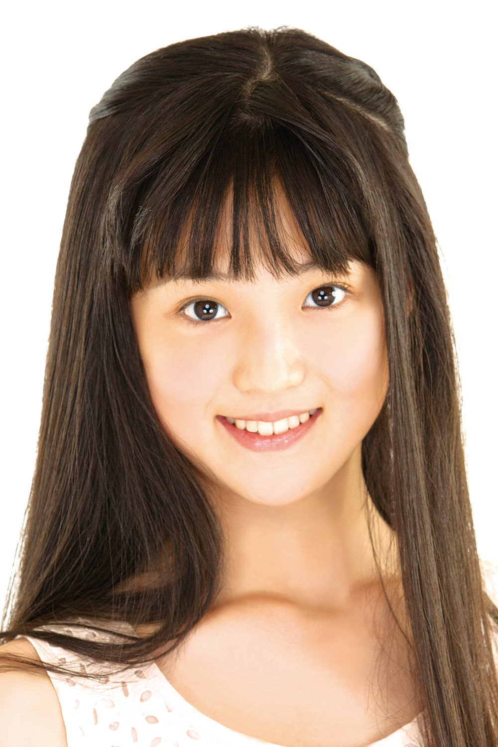 白石光 as Mai in Junior idol heroine Cutie Rebellion