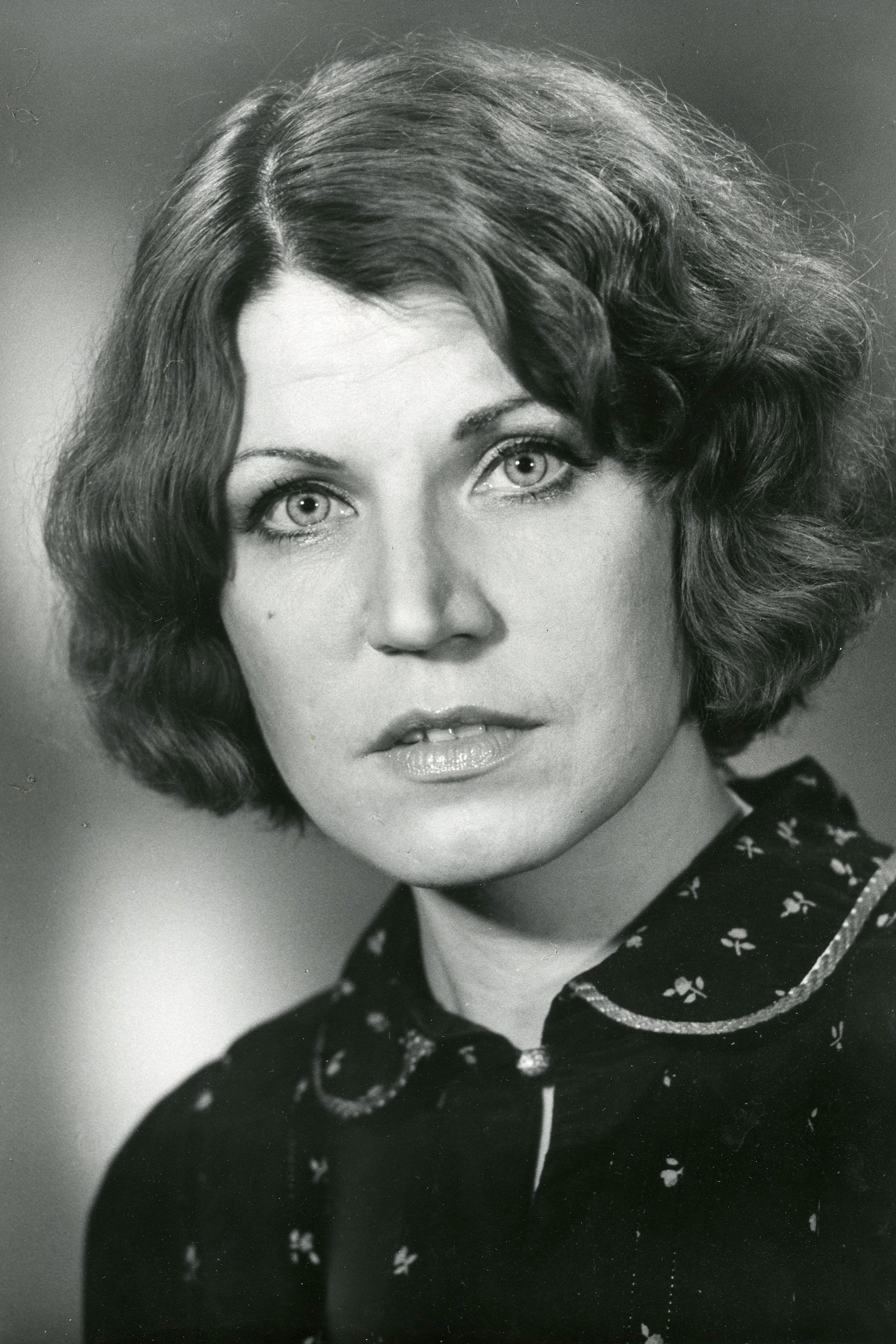 Maria Klenskaja as Tom's Mother in Lamb in the Down Right Corner