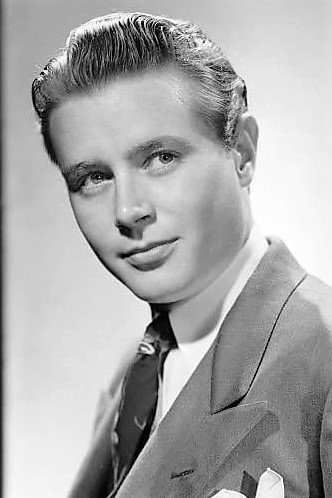 Glen Vernon as Kirk in The Woman on the Beach