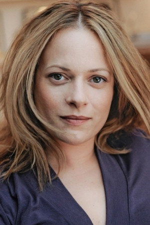 Susanna Knechtl as Amelie Amann in Fünf Sterne