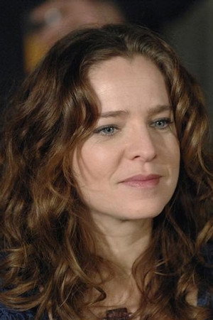 Michèle-Barbara Pelletier as Simone in Embrasse-moi, c'est pour la vie