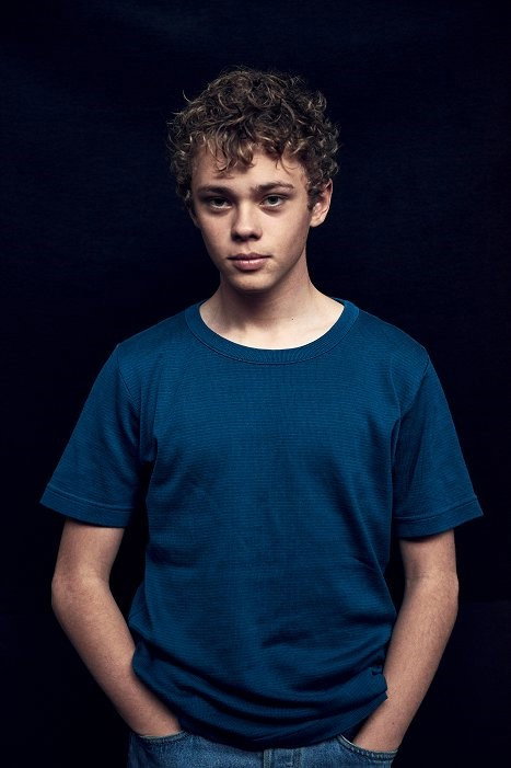 Noa Risbro Hjerrild as Mads in October Boy