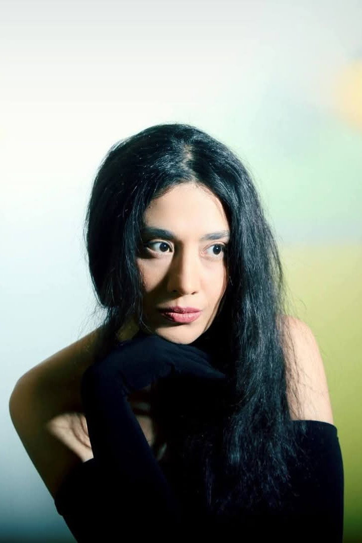 Ruzan Mesropyan as Zine (as Rouzanna-Vite Mesropian) in Vodka Lemon