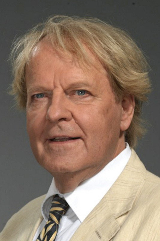 Peter Fricke as Walter Düwel in Ravioli