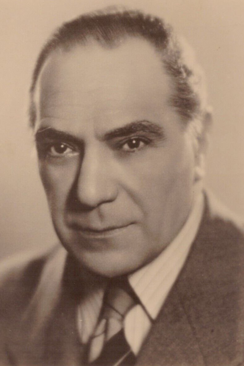 Giulio Donadio as Il brigadiere in L'allegro fantasma