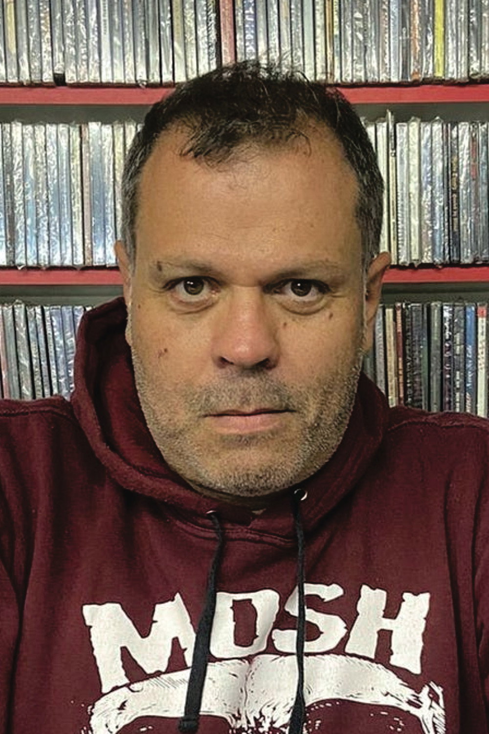 Carlos Chiaroni as Himself in Andre Matos: Maestro of Rock