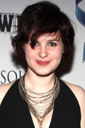 Shayna Levine as Michelle in Mo